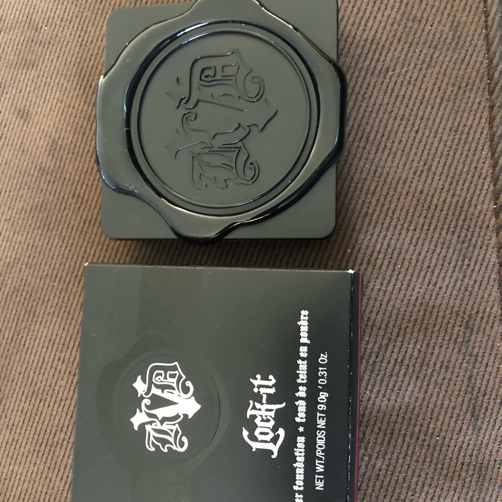 KVD Beauty Lock-It Foundation Powder in Deep 205